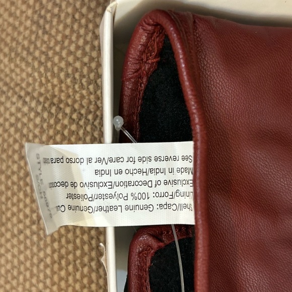 New in Box Isotoner Women's SmartTouch Dress Gloves - Red - Picture 4 of 4